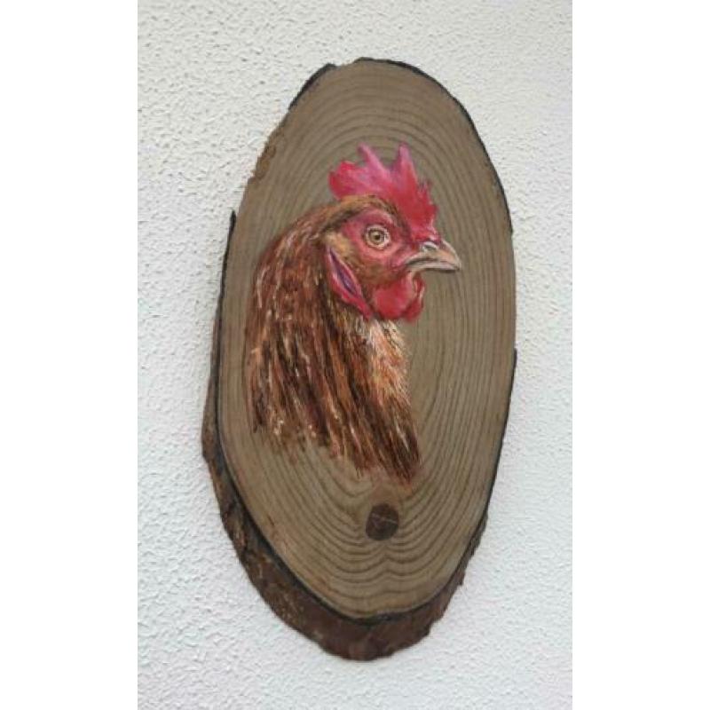 Handgeschilderd schilderij Kip op boomschijf