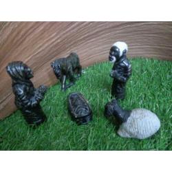 Bijzondere Afrikaanse kerststal met 10 stenen figuren +stal