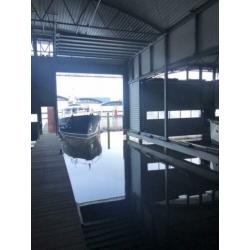Te huur schiphuis met garage en parkeerplaats in Heeg
