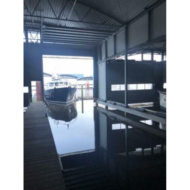 Te huur schiphuis met garage en parkeerplaats in Heeg