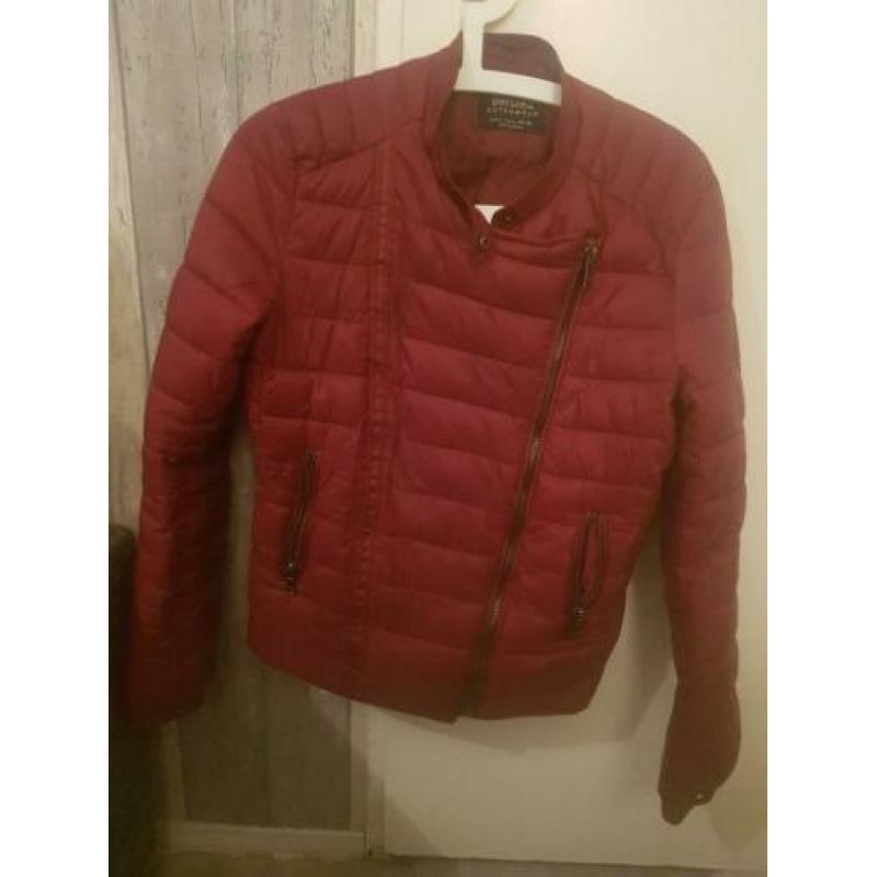 bordeaux rode jas maat M van Bershka