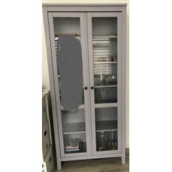 Ikea kast, vitrinekast kan ook als boekenkast. Kleur lila