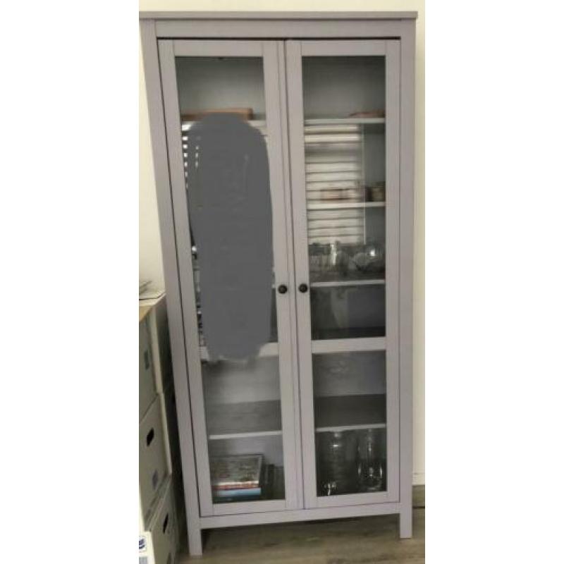 Ikea kast, vitrinekast kan ook als boekenkast. Kleur lila