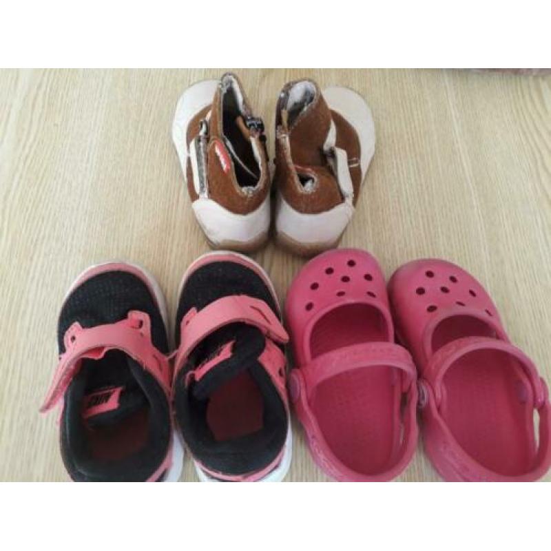 2 paar schoenen en 1 paar crocs maat 21