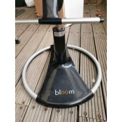 Bloom kinderstoel aangeboden. Zwarte uitvoering