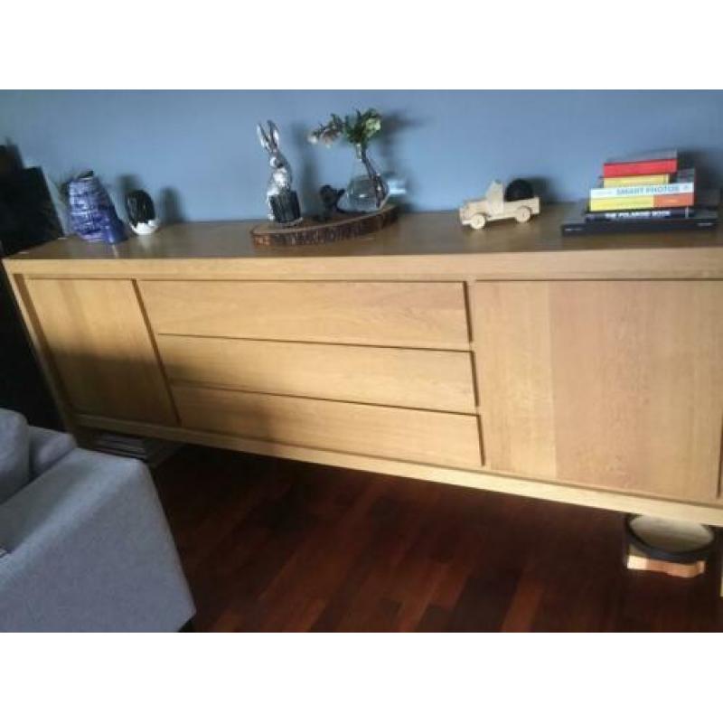 Degelijk blank eiken dressoir