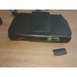 Auto telefoon werkend, met 2 toestellen. Magazijn restant.