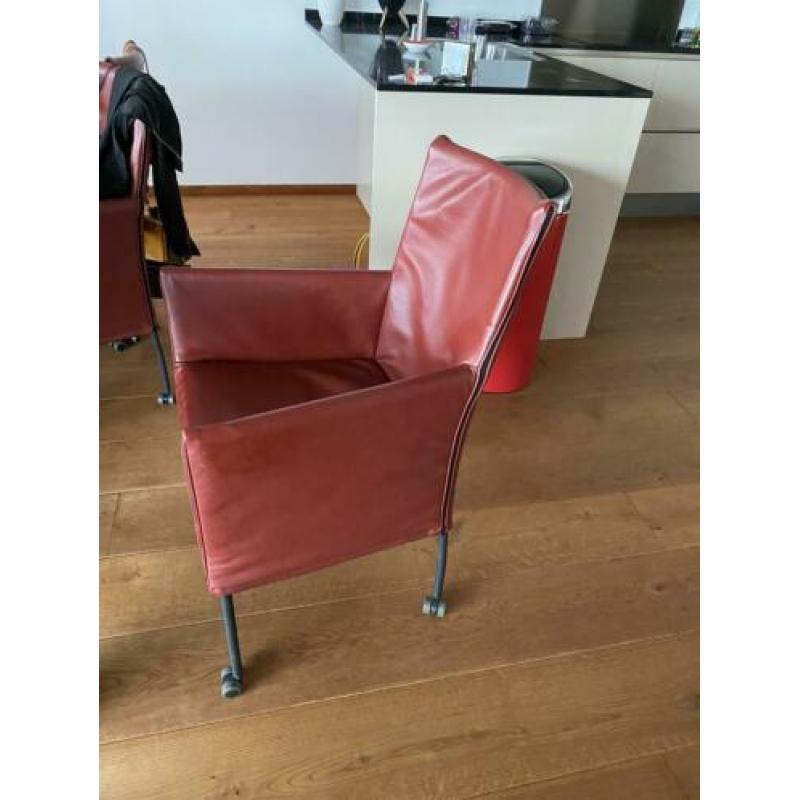 Drie eetkamer stoelen, Toledo leer, kleur steenrood.