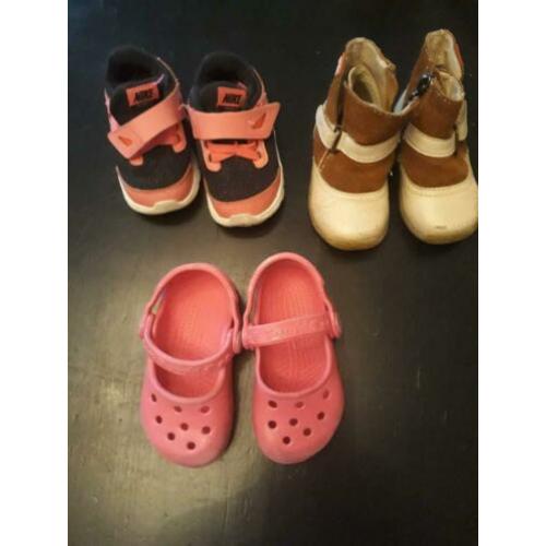 2 paar schoenen en 1 paar crocs maat 21