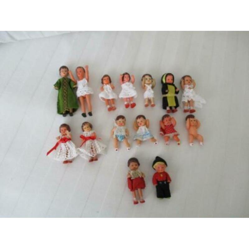 leuke oude poppenhuis popjes van rubber
