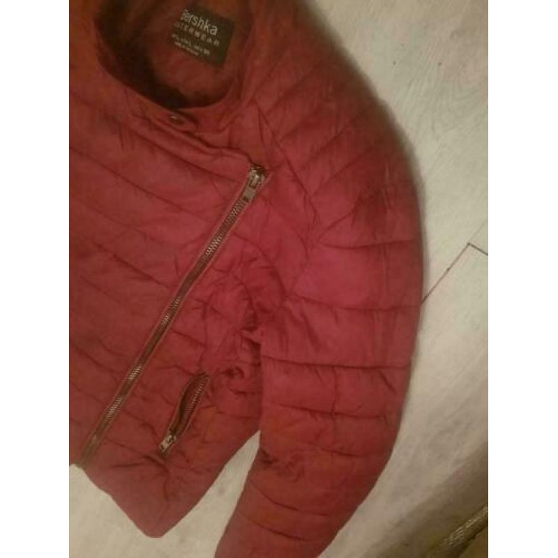 bordeaux rode jas maat M van Bershka