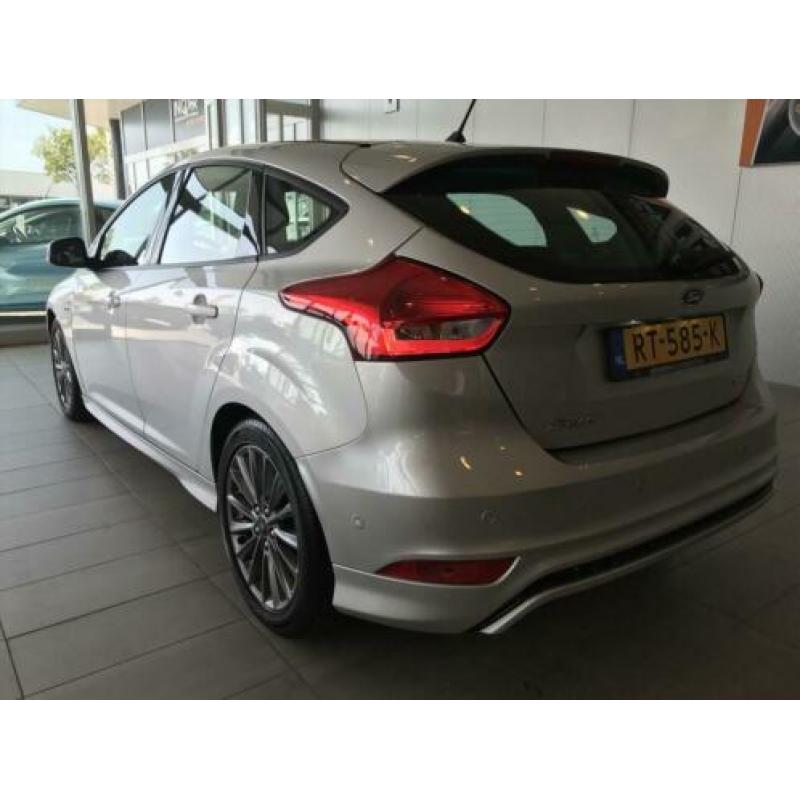 FORD Focus 1.0 EcoBoost 125pk 5-deurs ST Line Park Assist