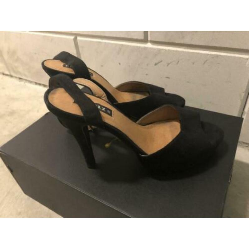 Zwarte hoge hakken met gesp plateau maat39