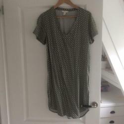 Groen jurkje van h&m maat 36 (viscose)