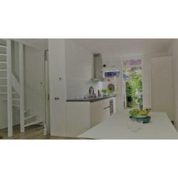Verkoop je lege huis sneller met deze kartonnen meubelen!