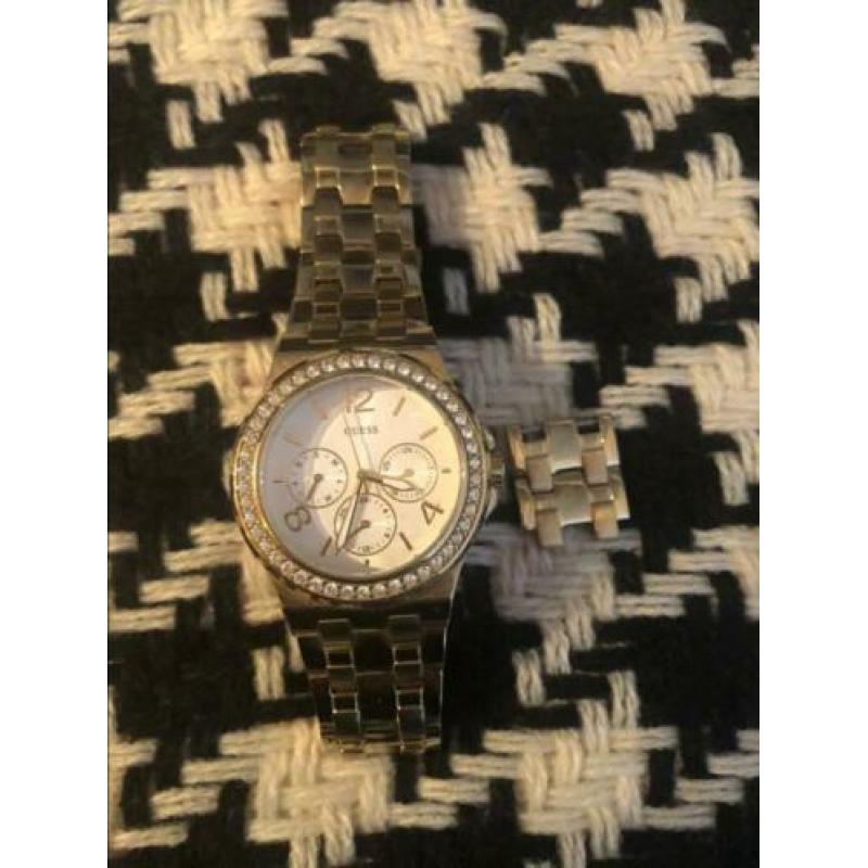 Gouden Guess horloge en Zilveren Guess horloge met strass