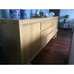 Degelijk blank eiken dressoir