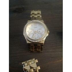 Gouden Guess horloge en Zilveren Guess horloge met strass