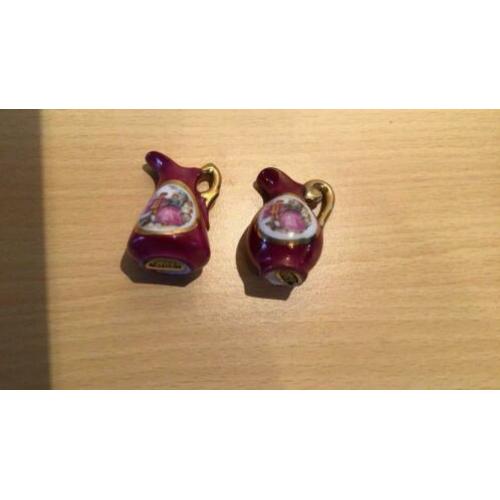 2 identieke mini waterkannetjes in Limoges stijl