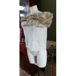 ZGAN gave off Shoulder grijze trui van GUESS mt S 36, grijs