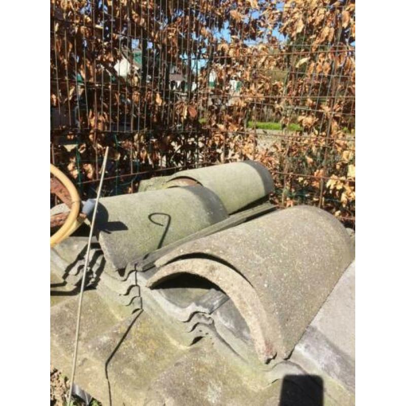 Betonnen nokvorsten en zijpannen