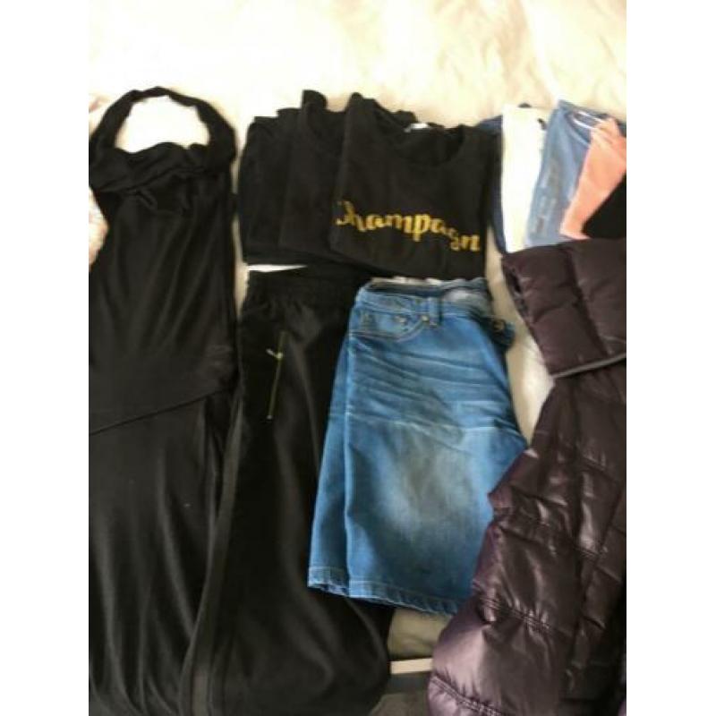 Pakket dames kleding, 17 stuks, maat M/L.