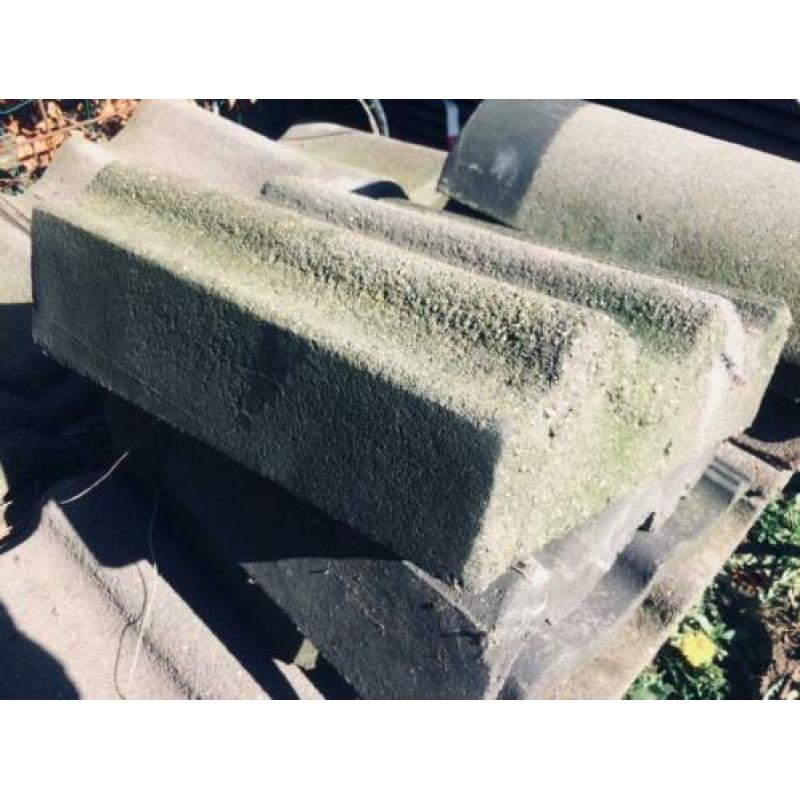 Betonnen nokvorsten en zijpannen
