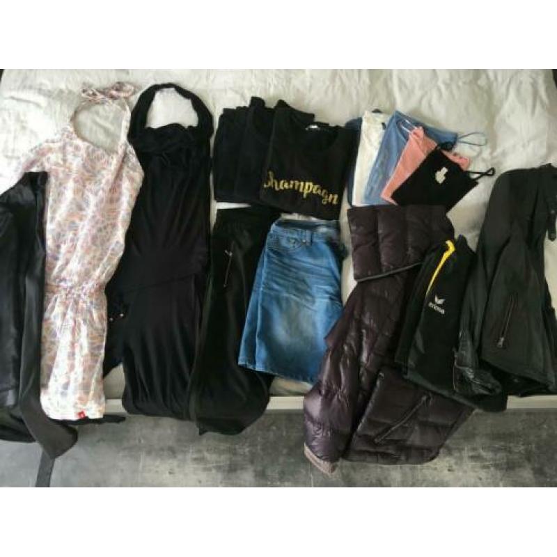Pakket dames kleding, 17 stuks, maat M/L.