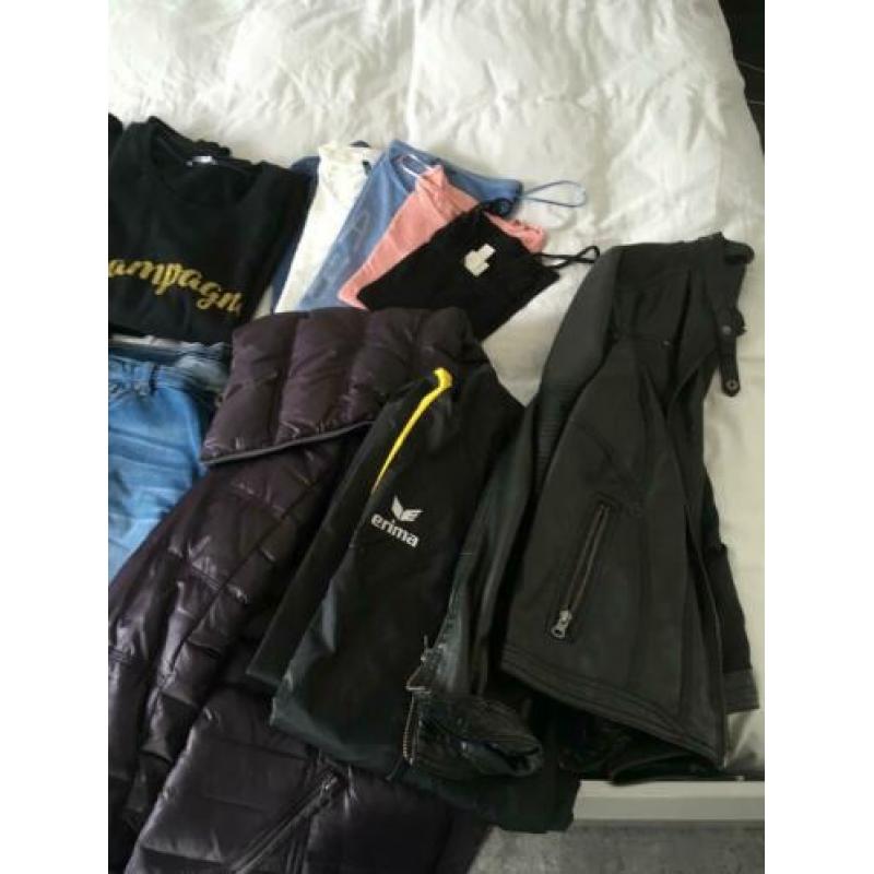 Pakket dames kleding, 17 stuks, maat M/L.