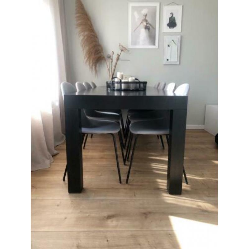 Licht grijze eetkamerstoelen