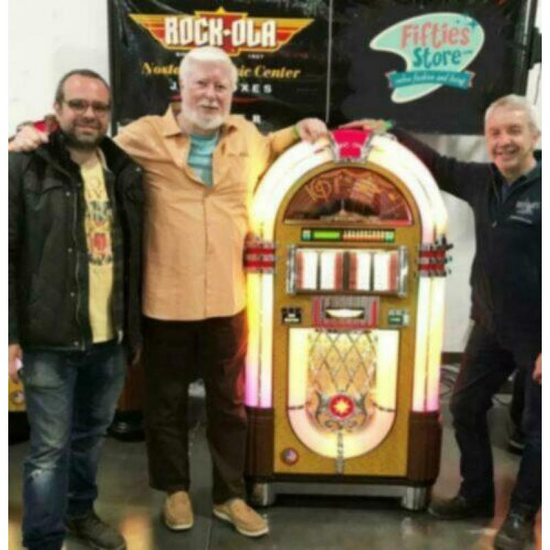 Pre-ORDER Rock-Ola Vinyl Jukebox 200 select