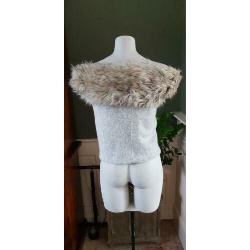 ZGAN gave off Shoulder grijze trui van GUESS mt S 36, grijs