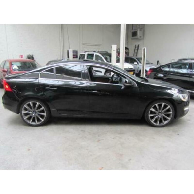 Volvo S60 T5 253 PK leer, navi in topstaat, km 67181