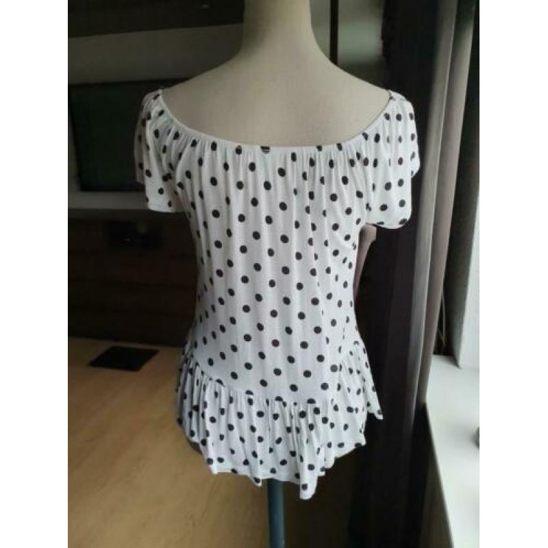 Off shoulder top met stippen