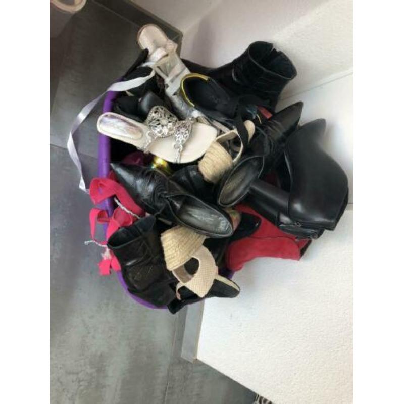 Ca 25 paar schoenen, nieuw, zgan en gedragen maat 40