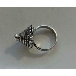Bijzondere vintage zilveren ring: handgemaakt, piramide