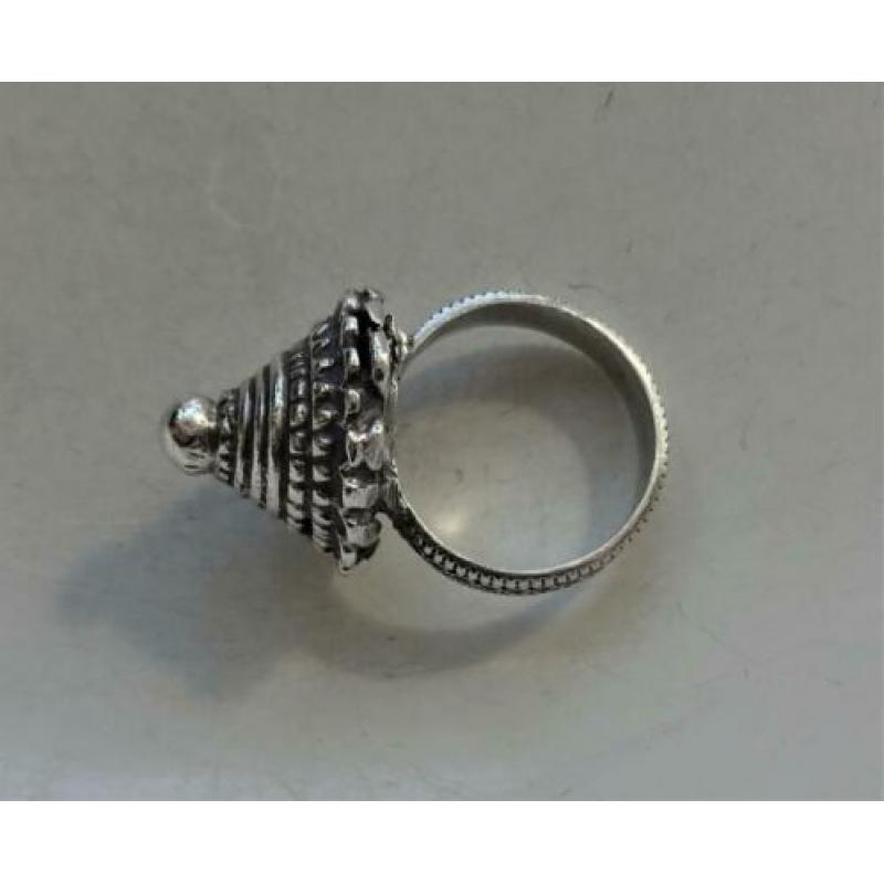 Bijzondere vintage zilveren ring: handgemaakt, piramide