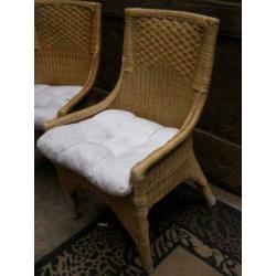 Twee stoelen riet (A19 1229)