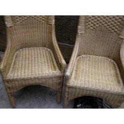 Twee stoelen riet (A19 1229)