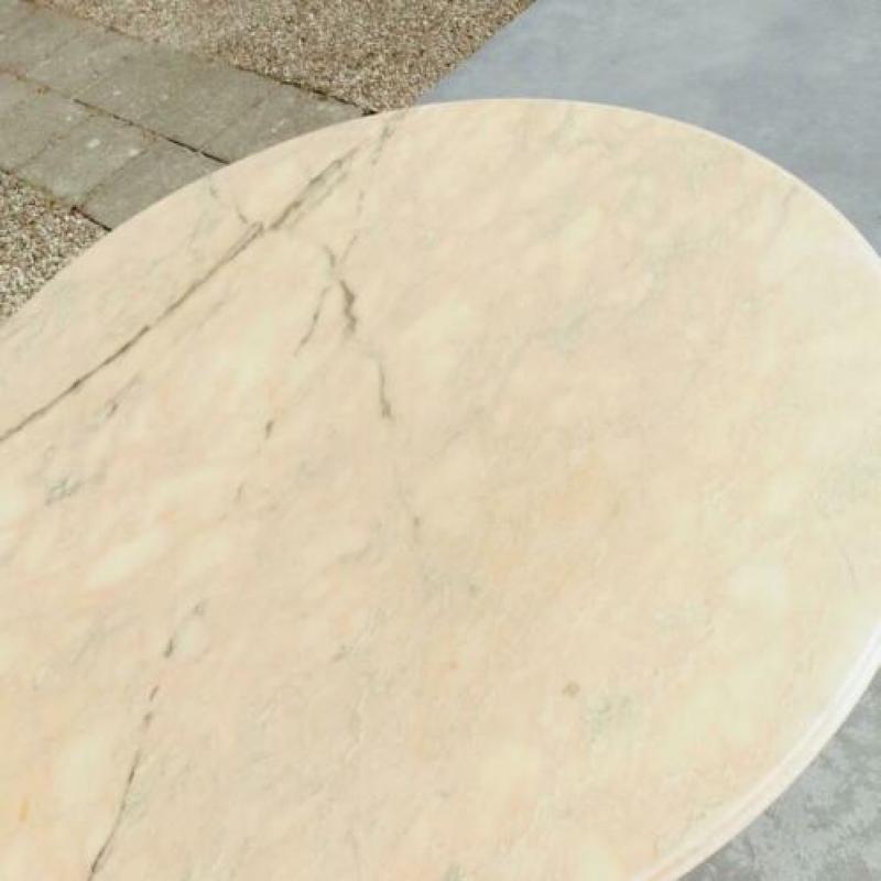 Koperen tafel met marmerplaat