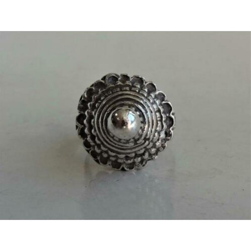 Bijzondere vintage zilveren ring: handgemaakt, piramide