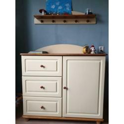 Meubels kinderkamer, vanille