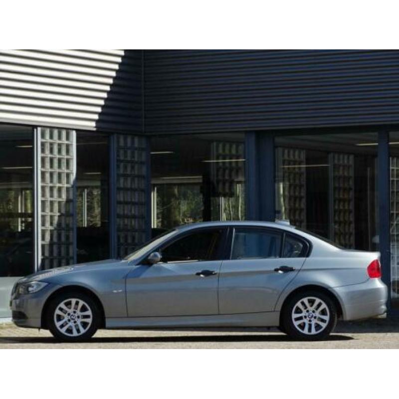 BMW 3-Serie SEDAN 318i NAVI / ZEER NETJES!