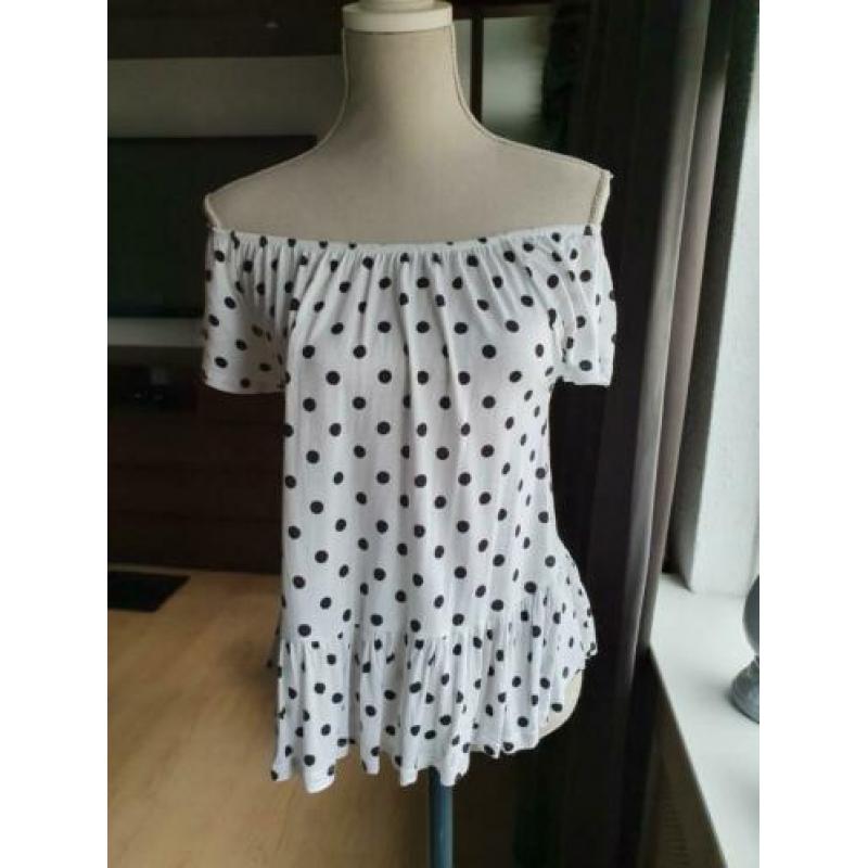 Off shoulder top met stippen