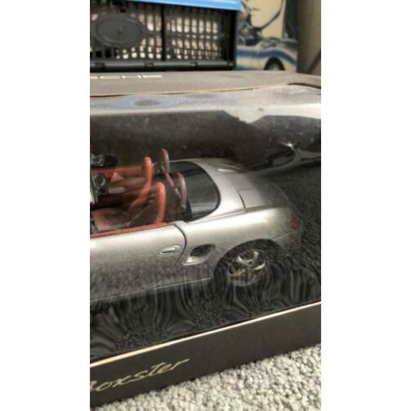 UT models Porsche Boxster dealeruitgave uit Stuttgart zilver