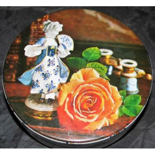 Brocante blik met roos beeldje en bloemen (303)