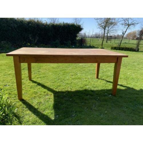 Eettafel van eikenhout