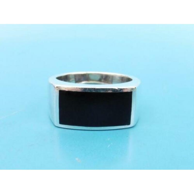 Zilveren ring met onix (Z115)