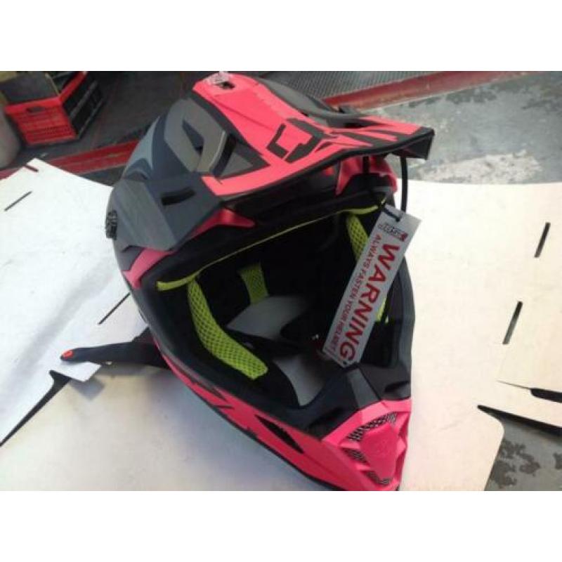 Crosshelm. just one. roze maat s