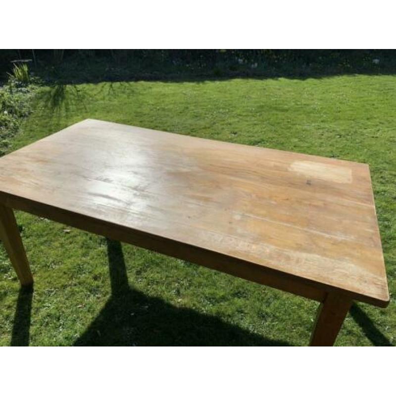Eettafel van eikenhout